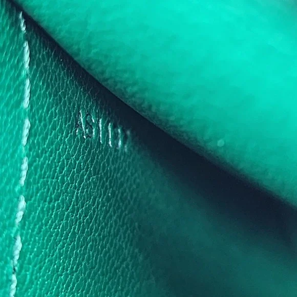 Louis Vuitton Twist MM Green Python $8700 - Picture 11 of 12